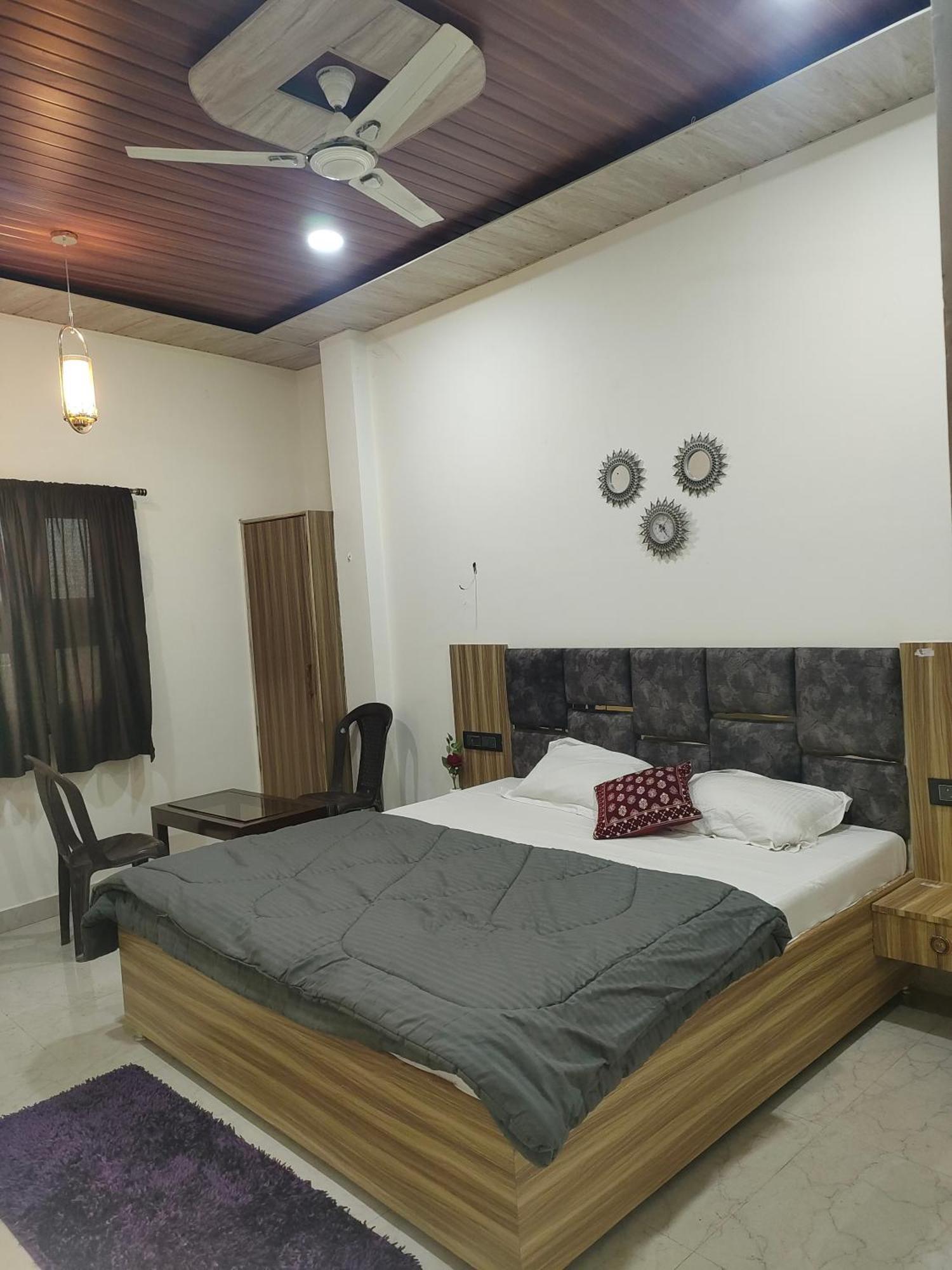 Banarasiya Stay Walking Distance To Banaras Railway Station Варанаси Екстериор снимка