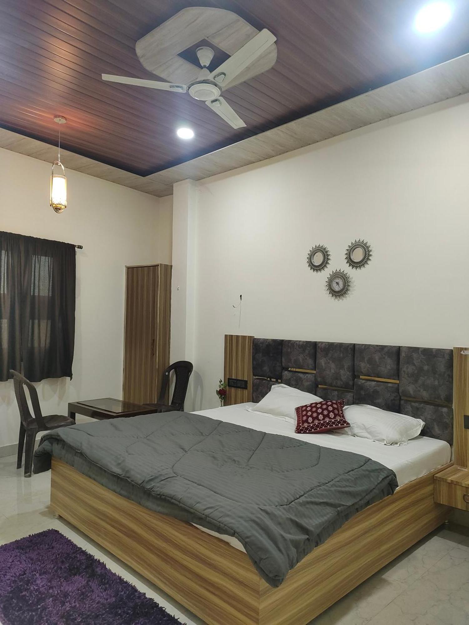 Banarasiya Stay Walking Distance To Banaras Railway Station Варанаси Екстериор снимка