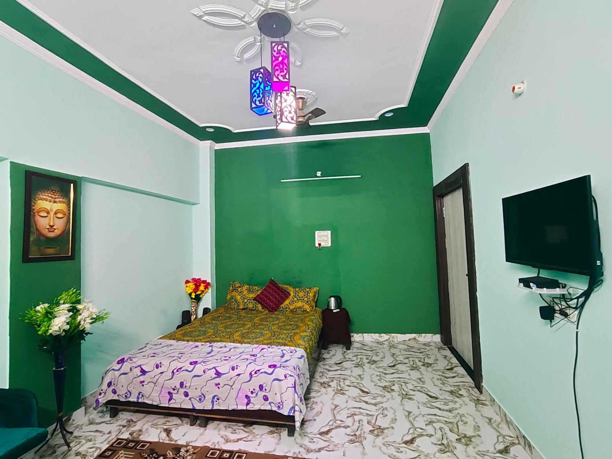 Banarasiya Stay Walking Distance To Banaras Railway Station Варанаси Екстериор снимка