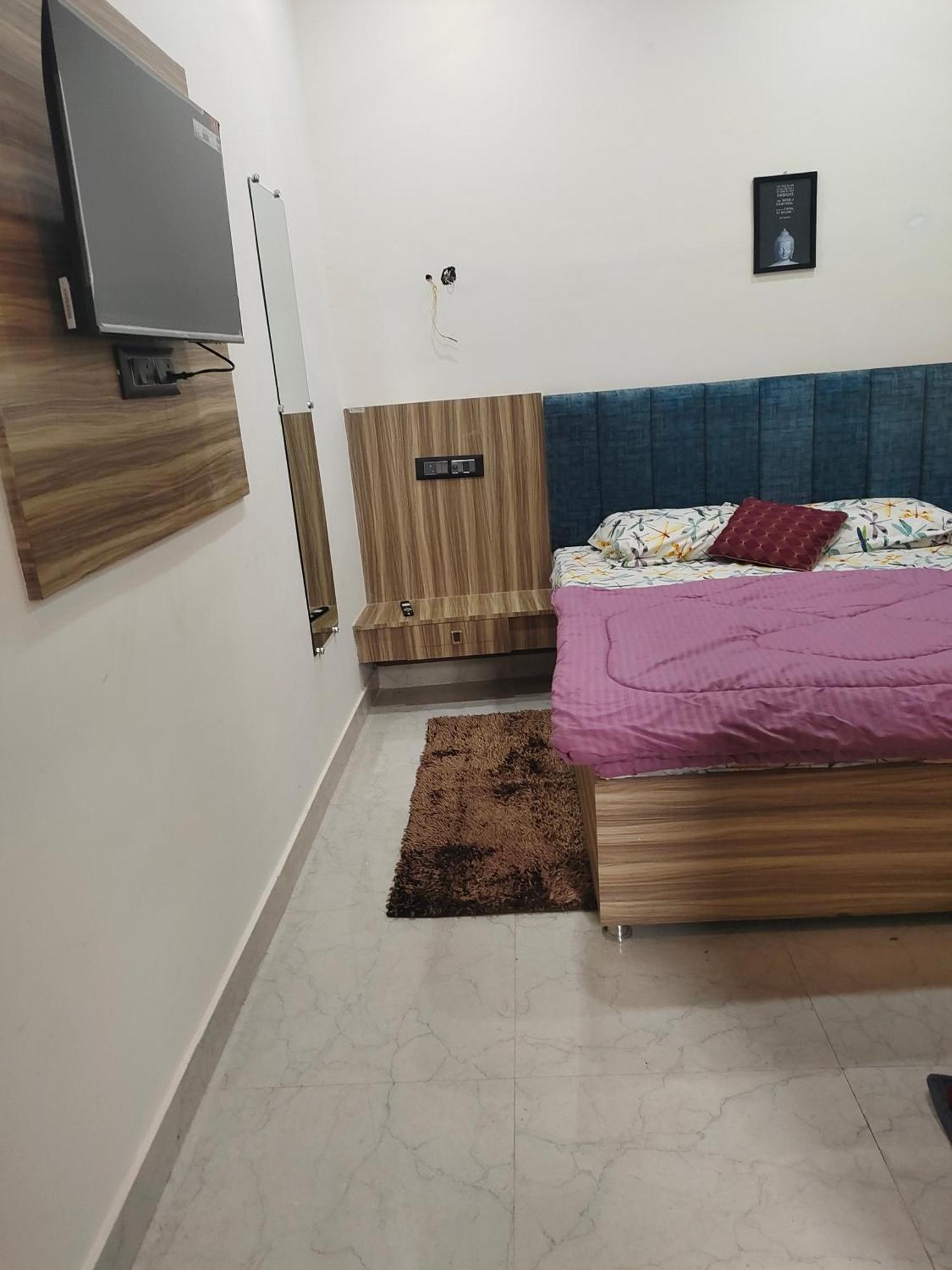 Banarasiya Stay Walking Distance To Banaras Railway Station Варанаси Стая снимка