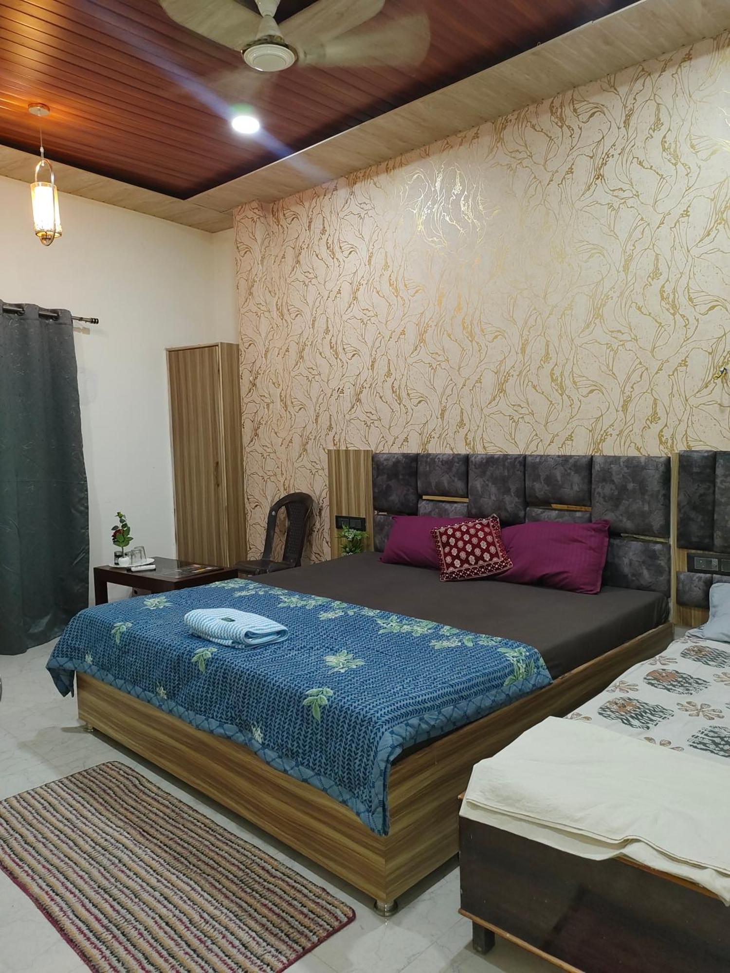 Banarasiya Stay Walking Distance To Banaras Railway Station Варанаси Екстериор снимка
