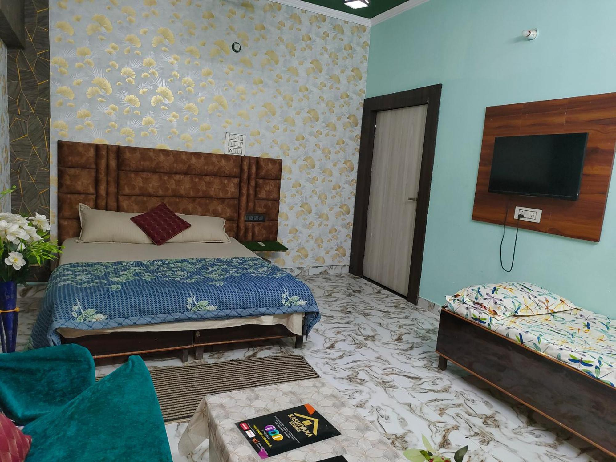 Banarasiya Stay Walking Distance To Banaras Railway Station Варанаси Екстериор снимка