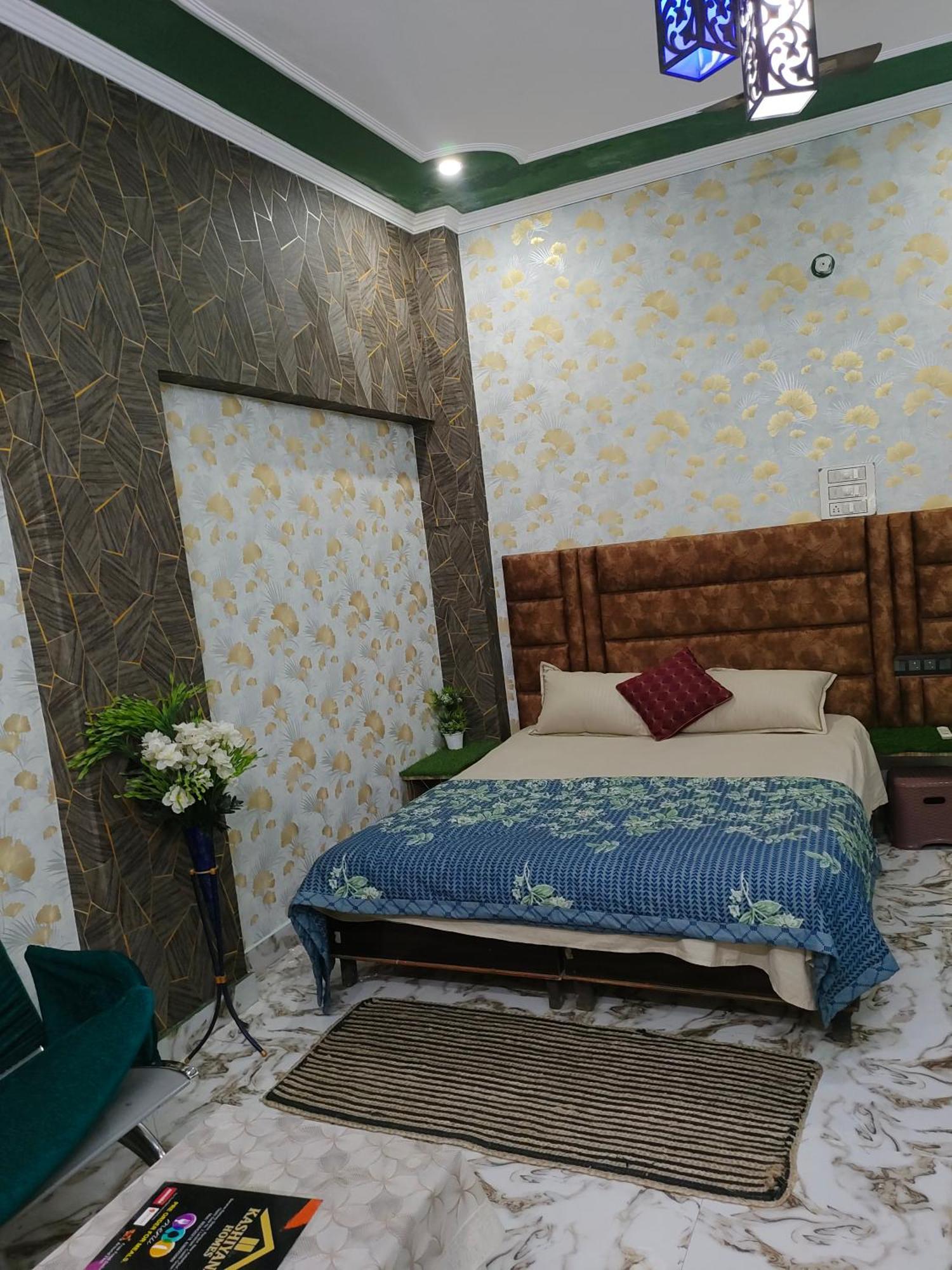 Banarasiya Stay Walking Distance To Banaras Railway Station Варанаси Екстериор снимка