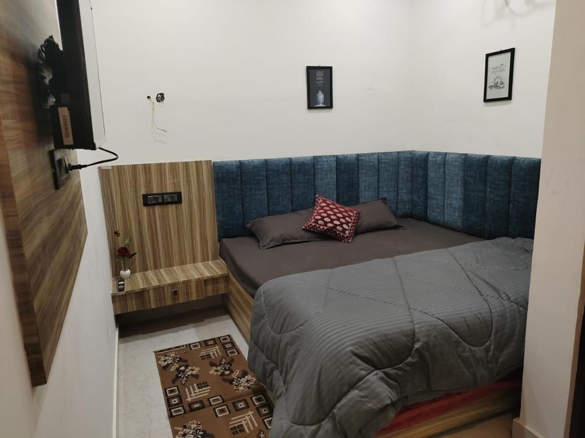 Banarasiya Stay Walking Distance To Banaras Railway Station Варанаси Екстериор снимка