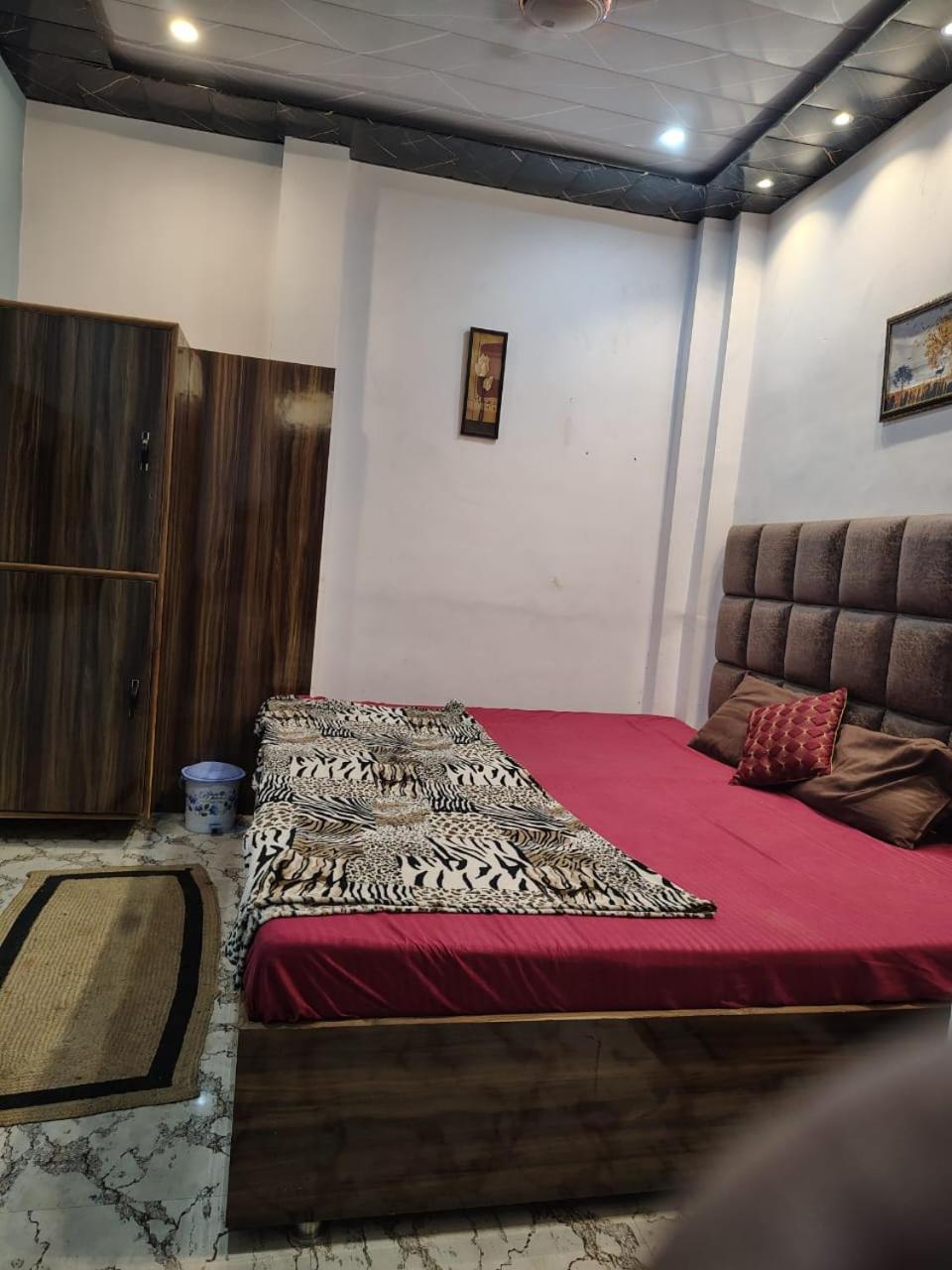 Banarasiya Stay Walking Distance To Banaras Railway Station Варанаси Екстериор снимка