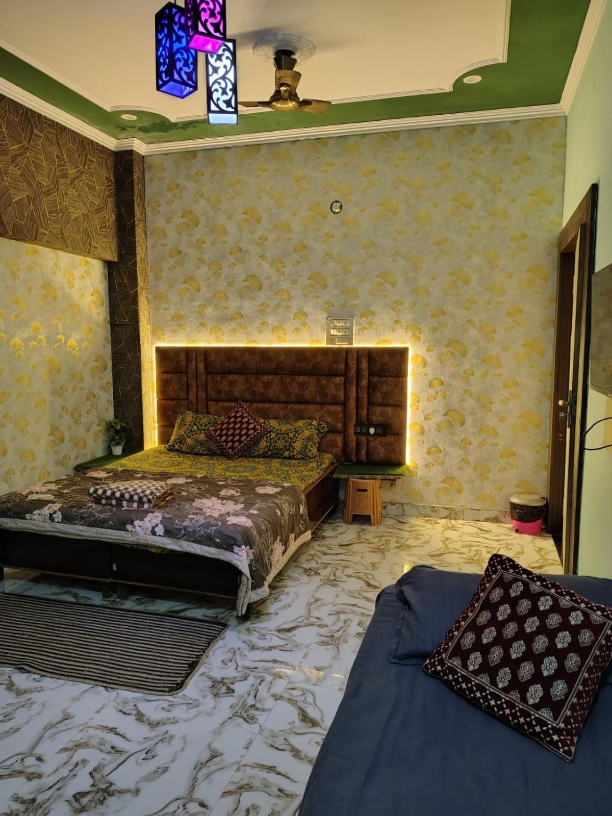 Banarasiya Stay Walking Distance To Banaras Railway Station Варанаси Екстериор снимка