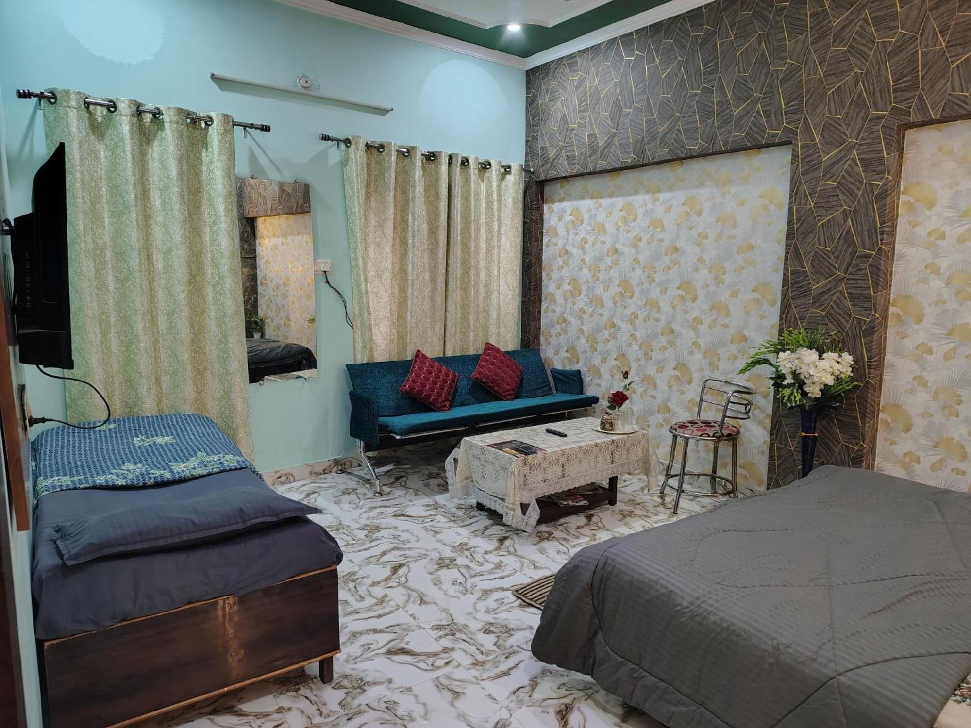 Banarasiya Stay Walking Distance To Banaras Railway Station Варанаси Екстериор снимка